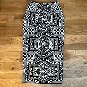 AKIRA Black and White Geometric Skirt sz Large